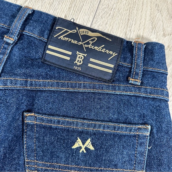 Vintage Thomas Burberry Jeans 

Size - W: 26 x L: 30-32 - Picture 2 of 11